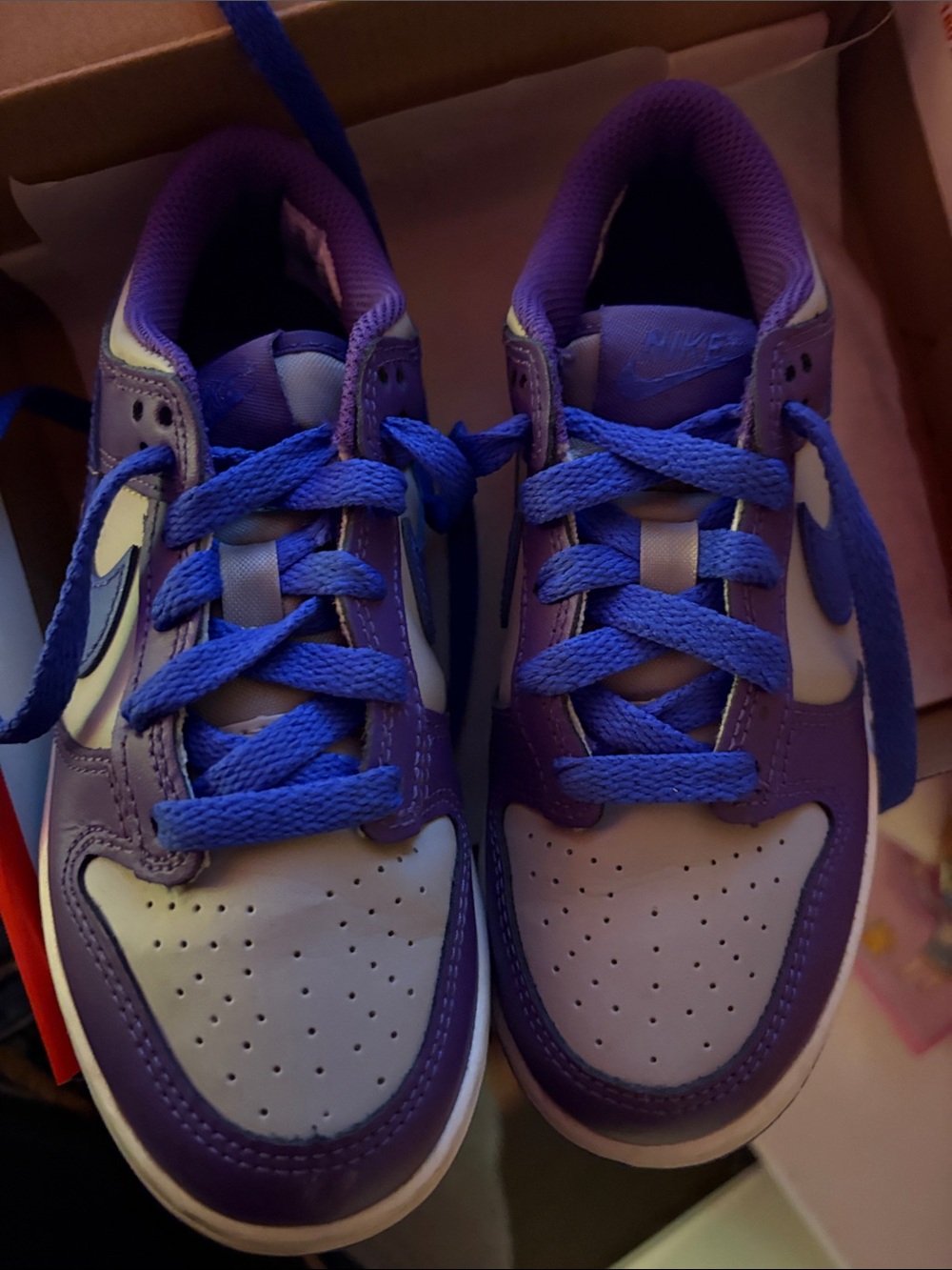 Nike Kids Purple and White Low-Top Sneakers with Blue Laces
